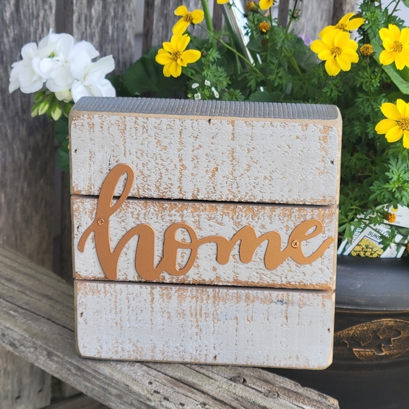 Other - Gray wooden box pallet with gold "home" sign